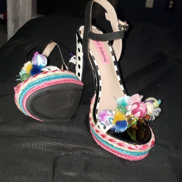 Betsy Johnson - Picture 3 of 4